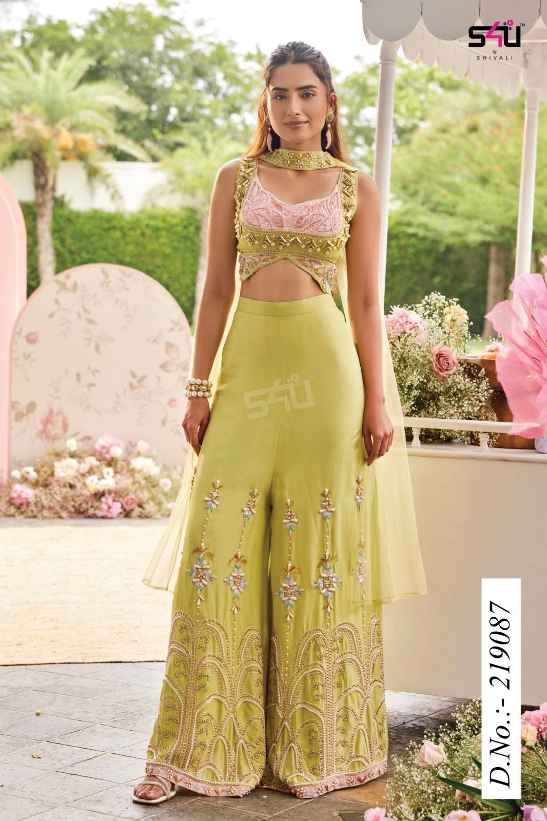 Mehendi outfits at Hi Fashion Bengaluru